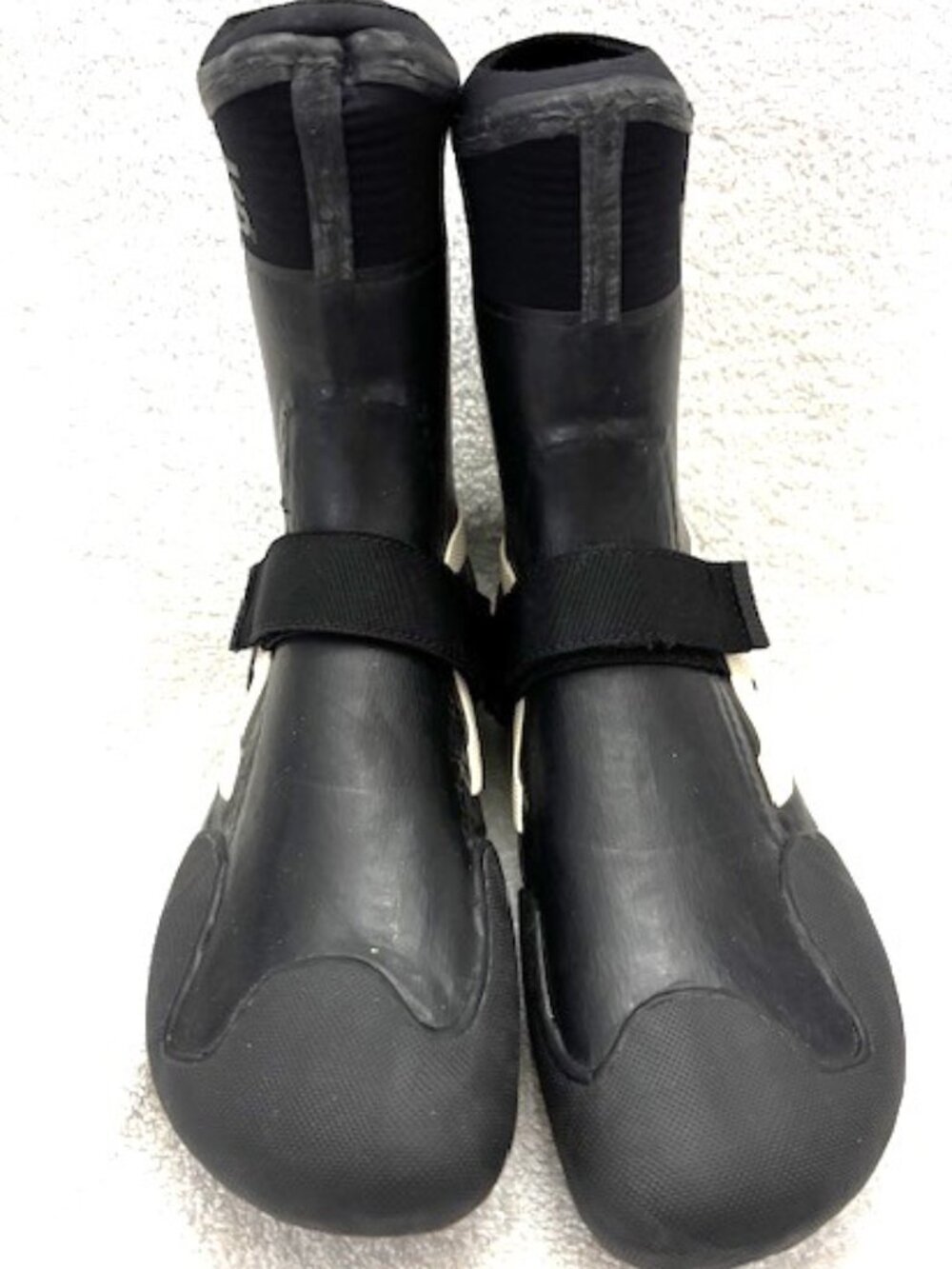 Vans Surf Boot 2 Hi V/SF Bootie in black neoprene Size Small